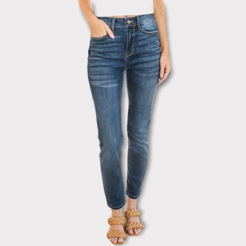 Stitch Fix X Judy Blue‎ Adelene Girlfriend Relaxed Jean Distressed NWT